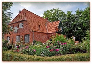 Bauerngarten mit Rosen, Haus Peters